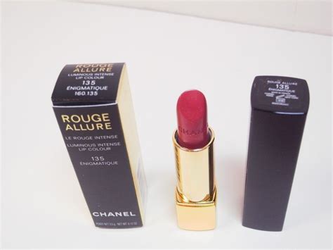 reviews of 135 ÉNIGMATIQUE, a CHANEL ROUGE ALLURE 